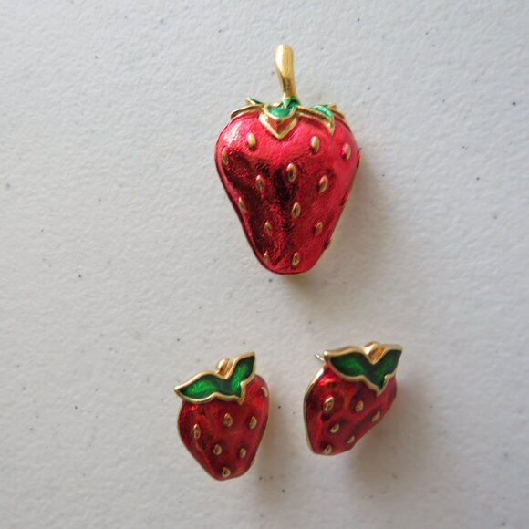 Strawberry Earrings and Brooch Gold Tone Metal Vintage Set - Picture 2 of 10